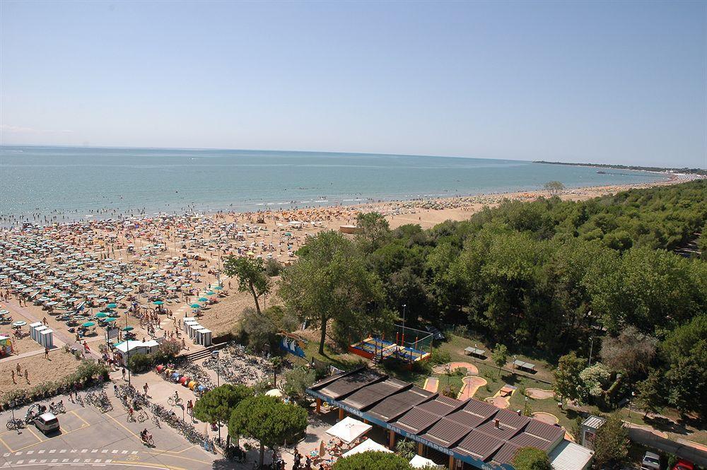 Aparthotel Albatros Lignano Sabbiadoro Exterior photo