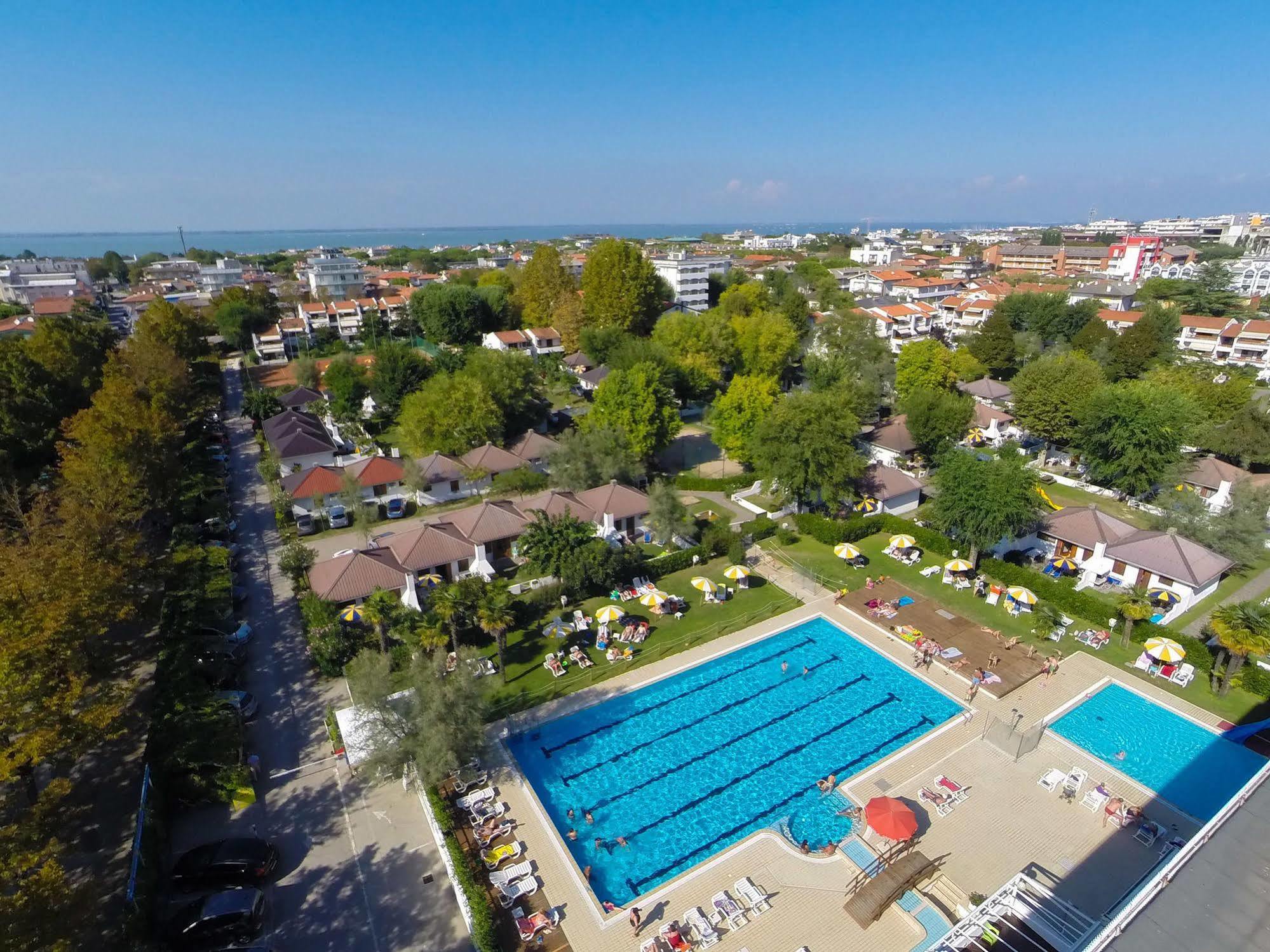 Aparthotel Albatros Lignano Sabbiadoro Exterior photo