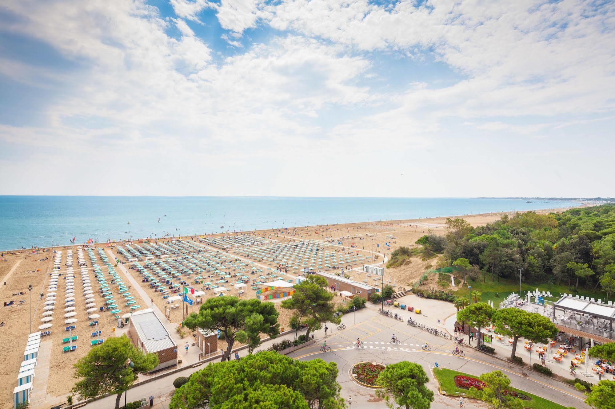 Aparthotel Albatros Lignano Sabbiadoro Exterior photo